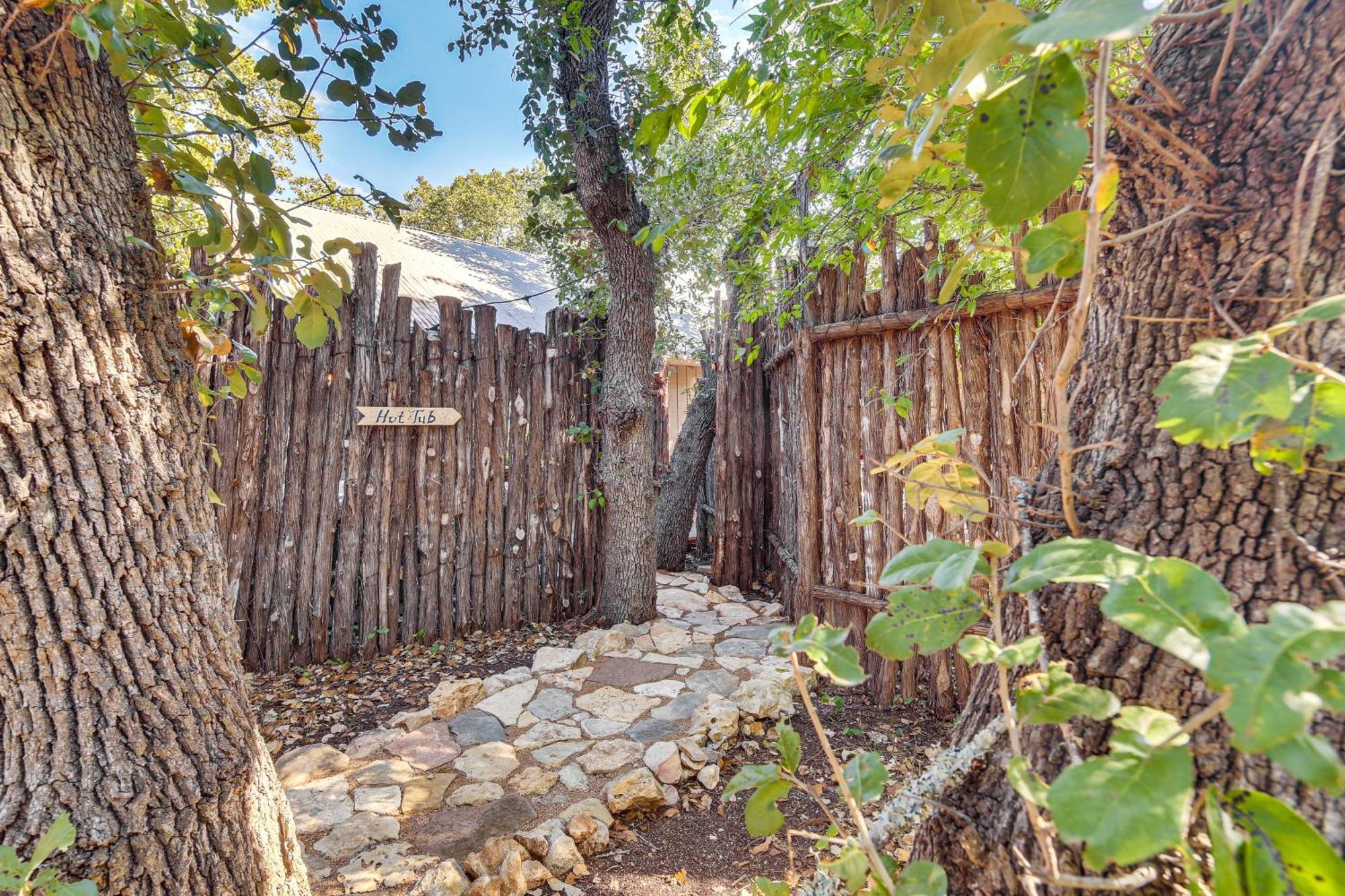 Pet-Friendly Wimberley Cabin With Fire Pit And Hot Tub Екстер'єр фото