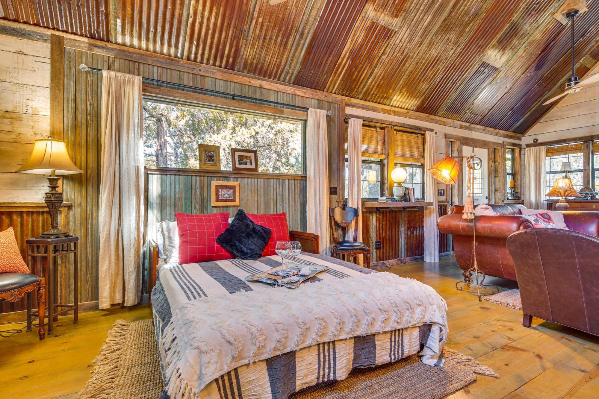 Pet-Friendly Wimberley Cabin With Fire Pit And Hot Tub Екстер'єр фото